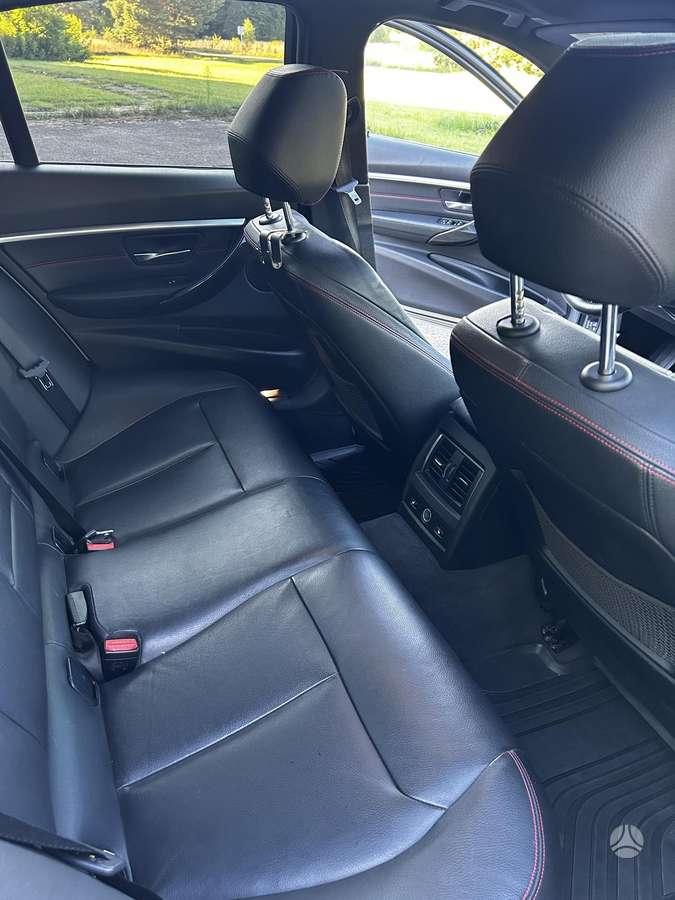 BMW 330, 2.0 l., Седан