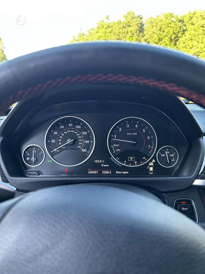 BMW 330, 2.0 l., Седан