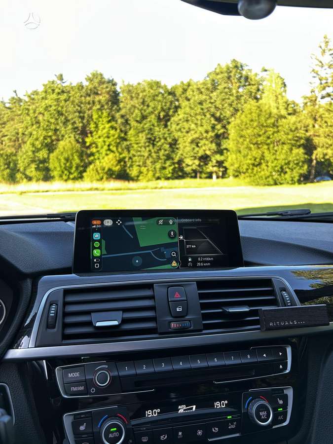 BMW 330, 2.0 l., Седан