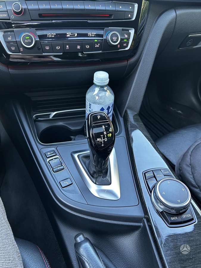 BMW 330, 2.0 l., Седан