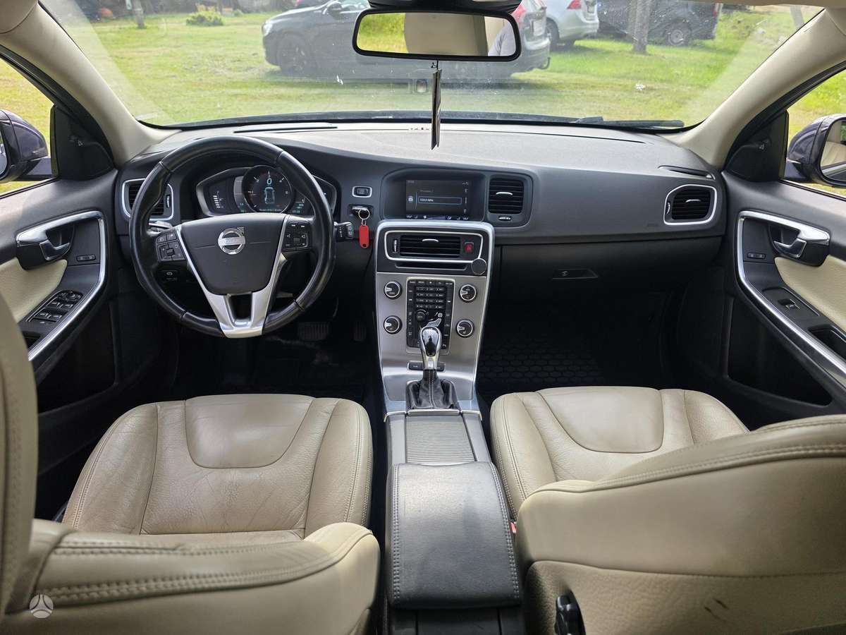 Volvo V60, Универсал