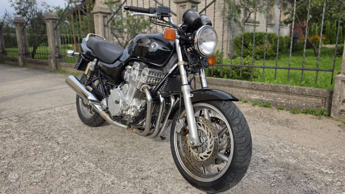 Honda CB 750cc, street / classic