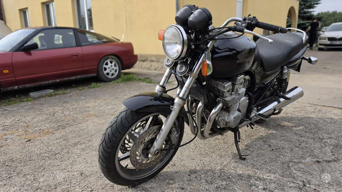 Honda CB 750cc, street / classic