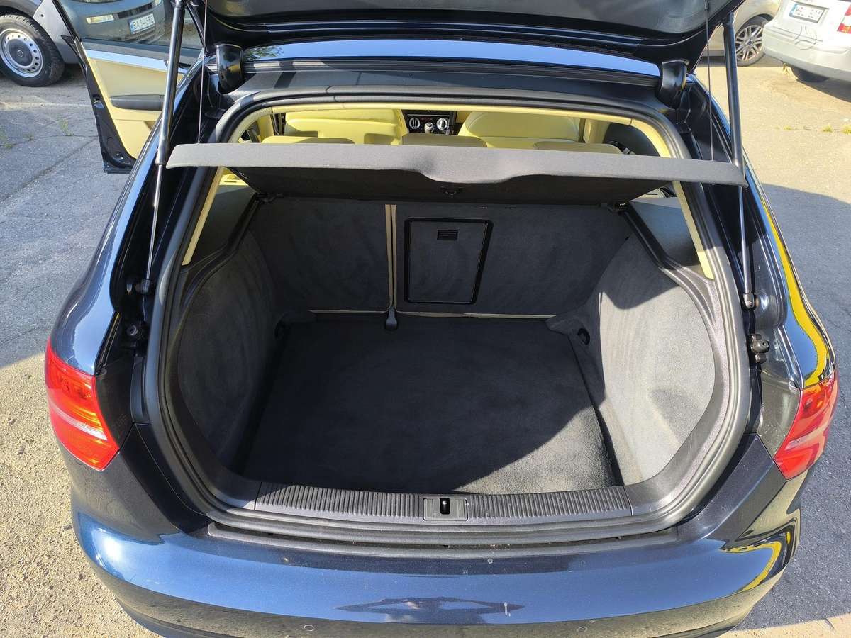 Audi A3, 1.6 l., hatchback