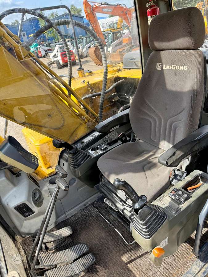 LIUGONG CLG 915 D, экскаваторы