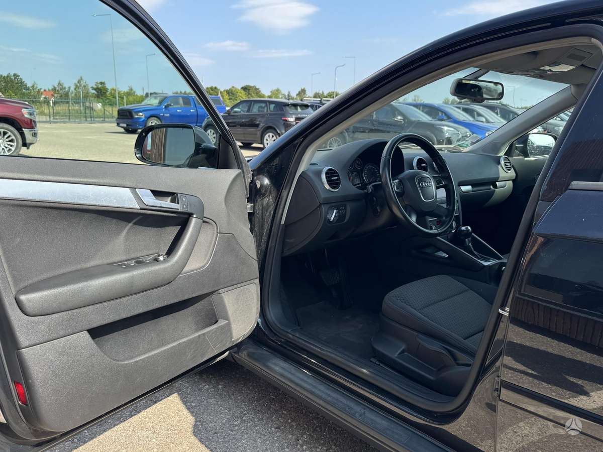 Audi A3, 1.6 l., hatchback