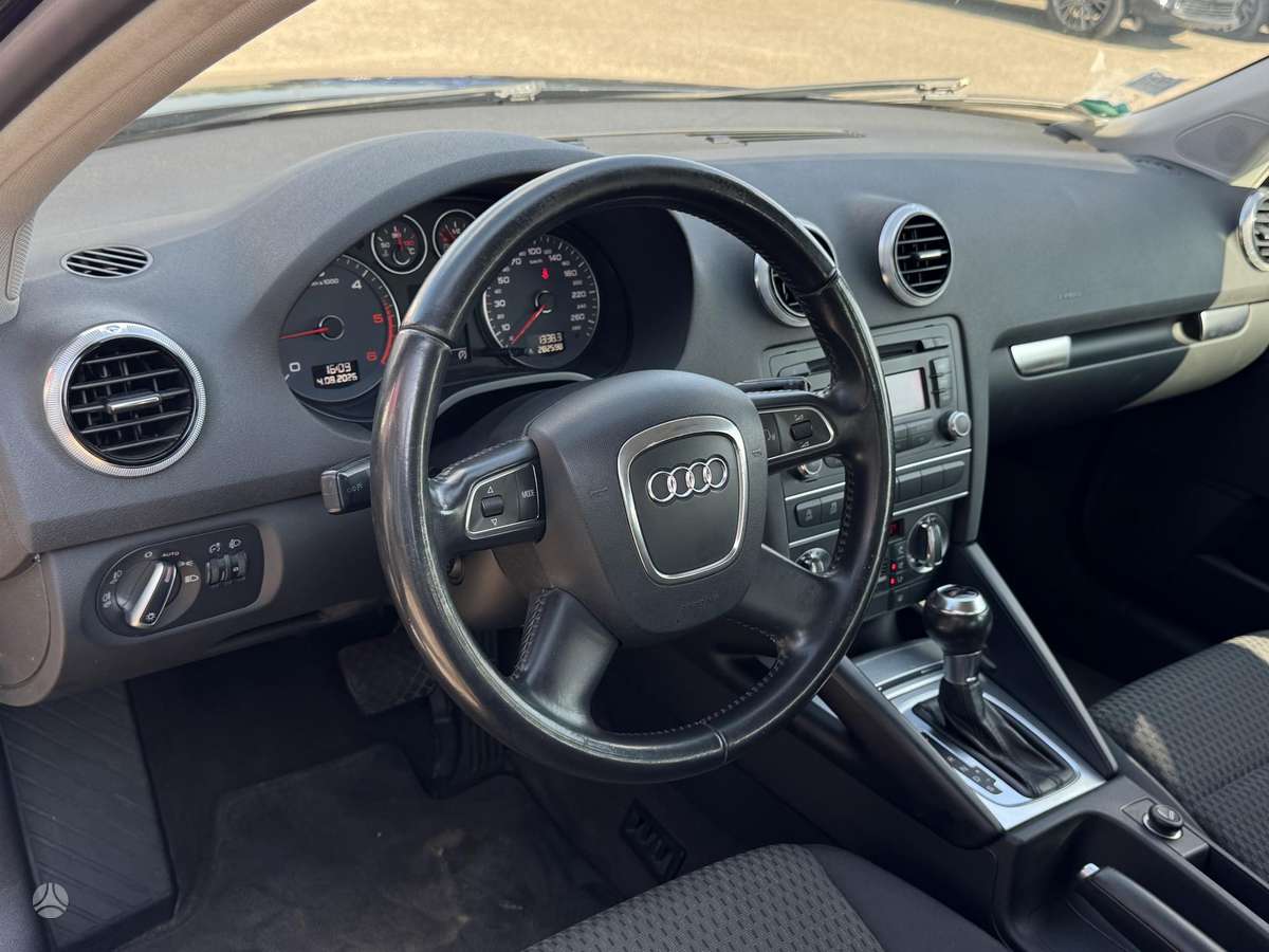 Audi A3, 1.6 l., hatchback