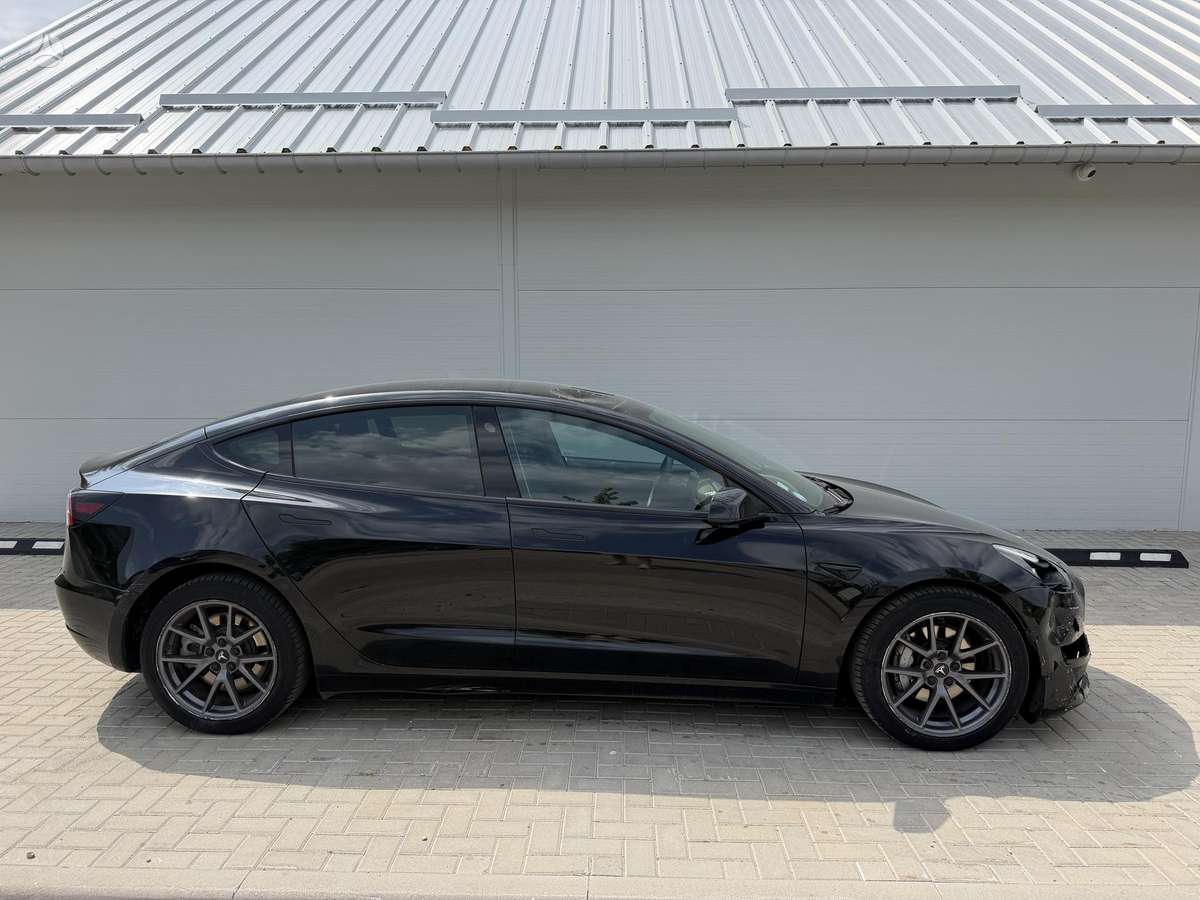 Tesla Model 3, 60 кВт·ч, Седан