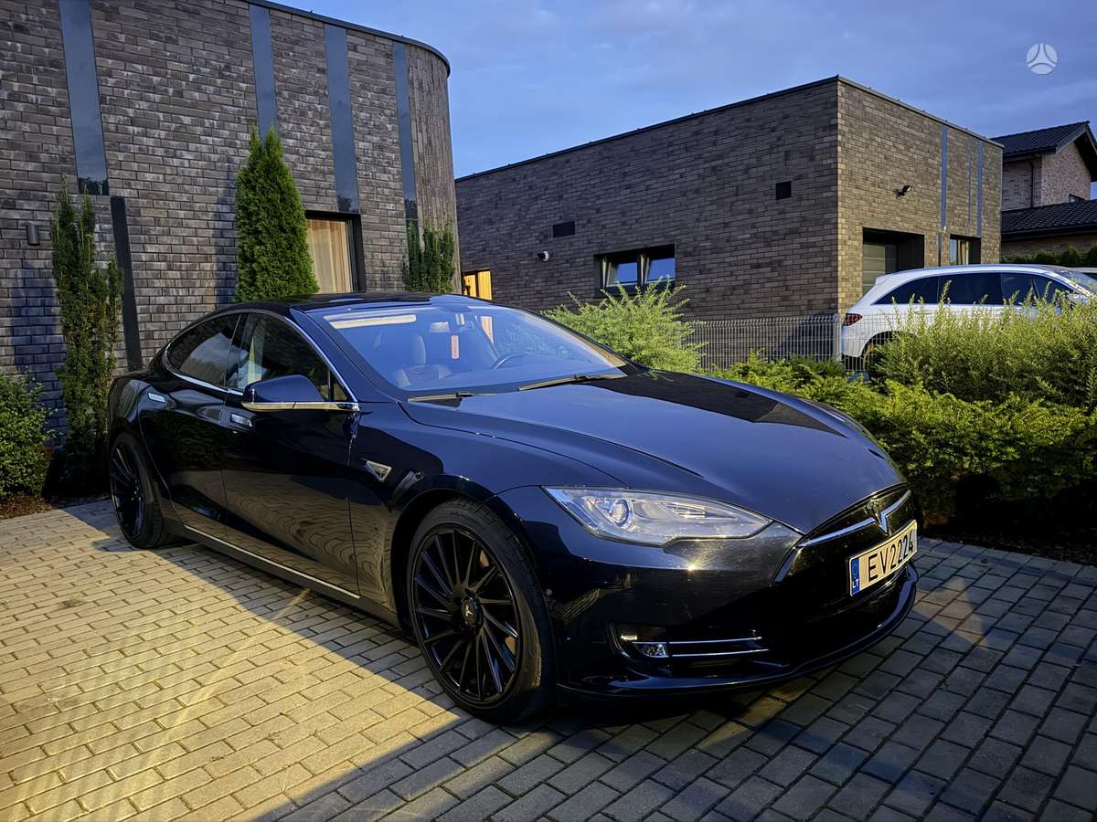 Tesla Model S, sedanas