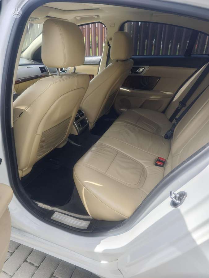 Jaguar XF, 2.0 l., Седан