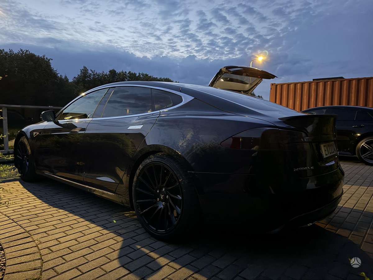 Tesla Model S, saloon / sedan