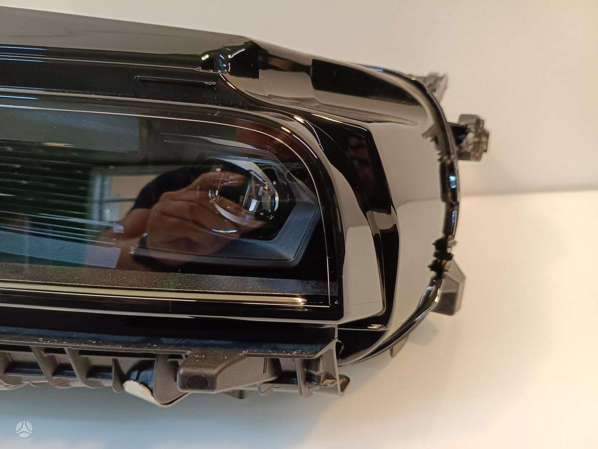 BMW 7 serija, 5B33f01