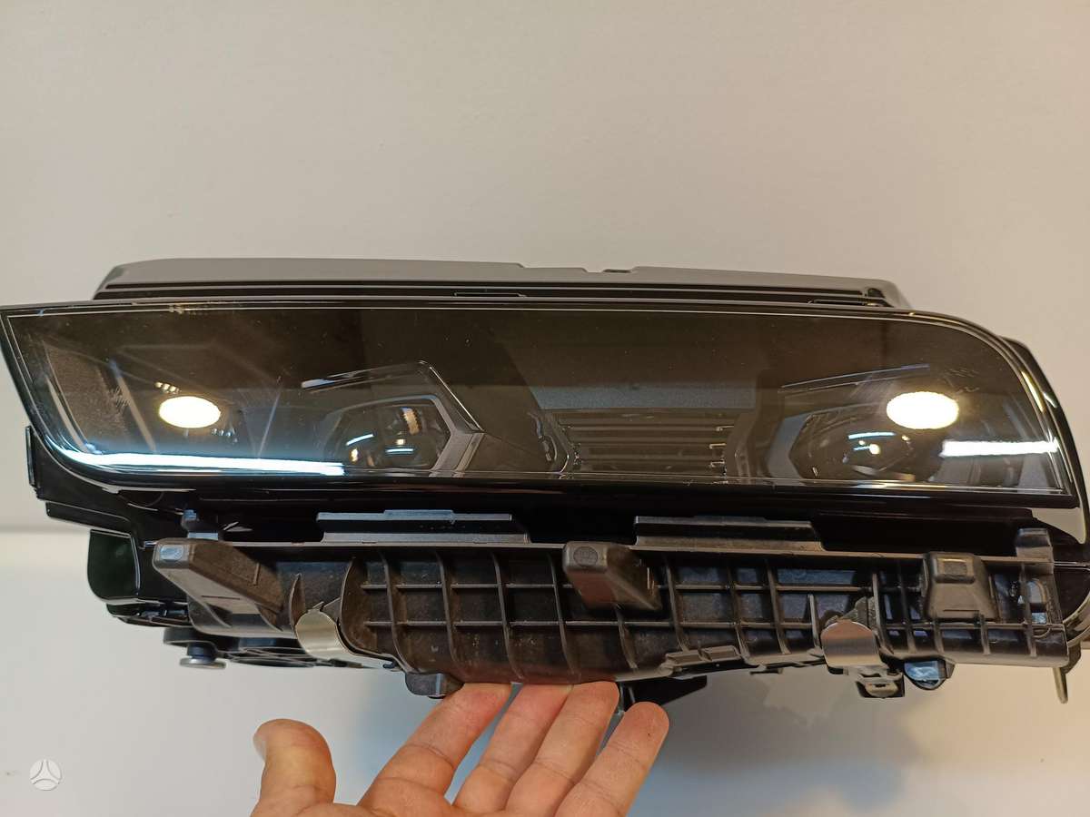 BMW 7 serija, 5B33f01