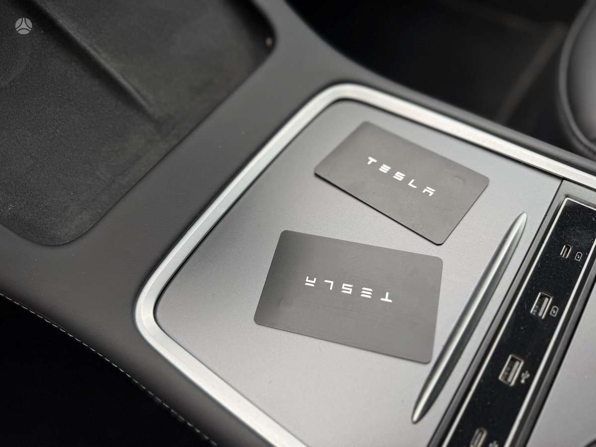 Tesla Model 3, saloon / sedan