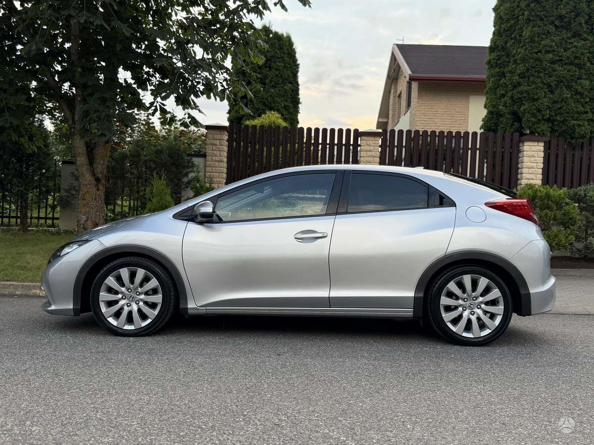 Honda Civic, 1.8 l., hatchback