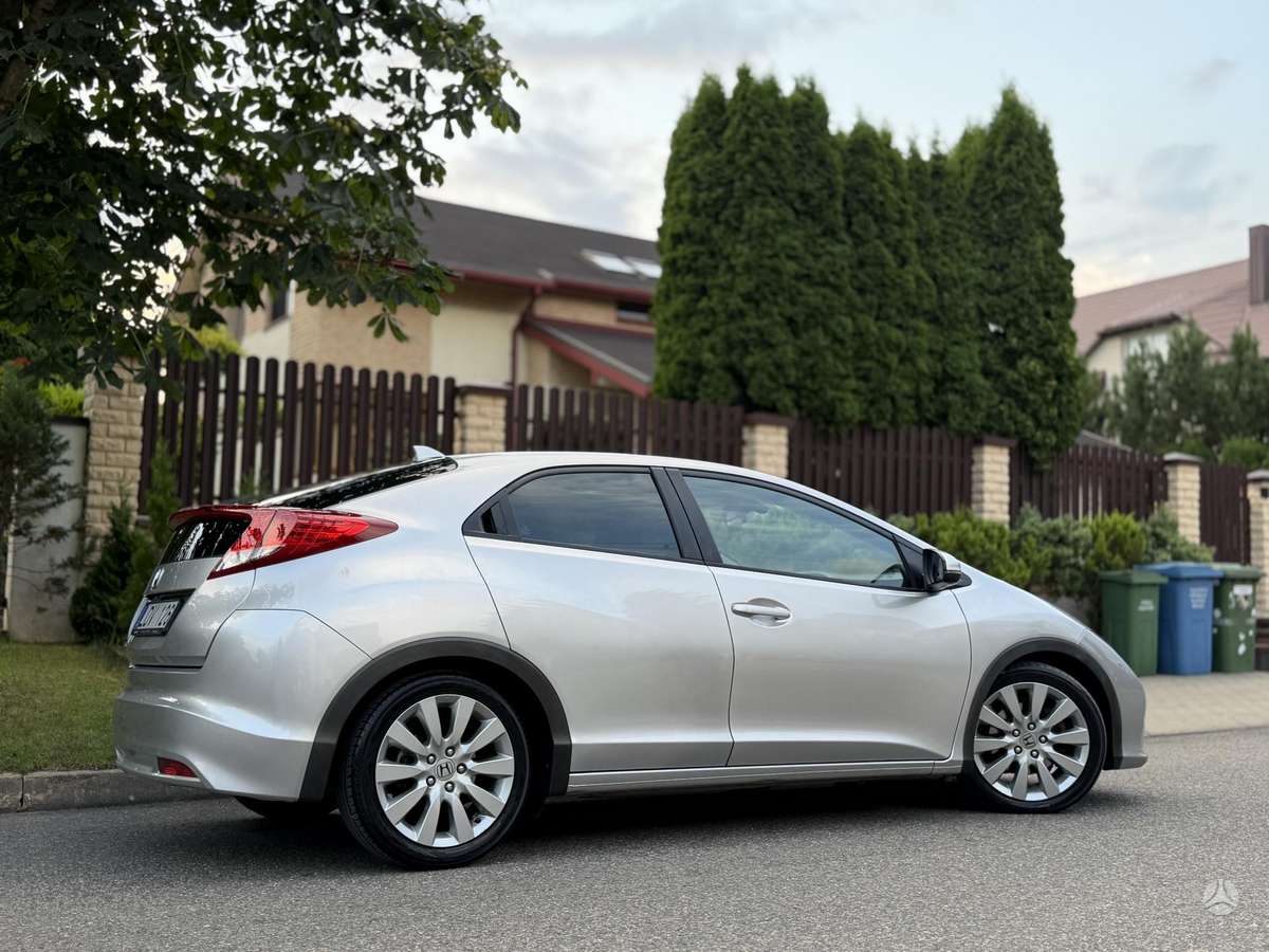 Honda Civic, 1.8 l., hatchback