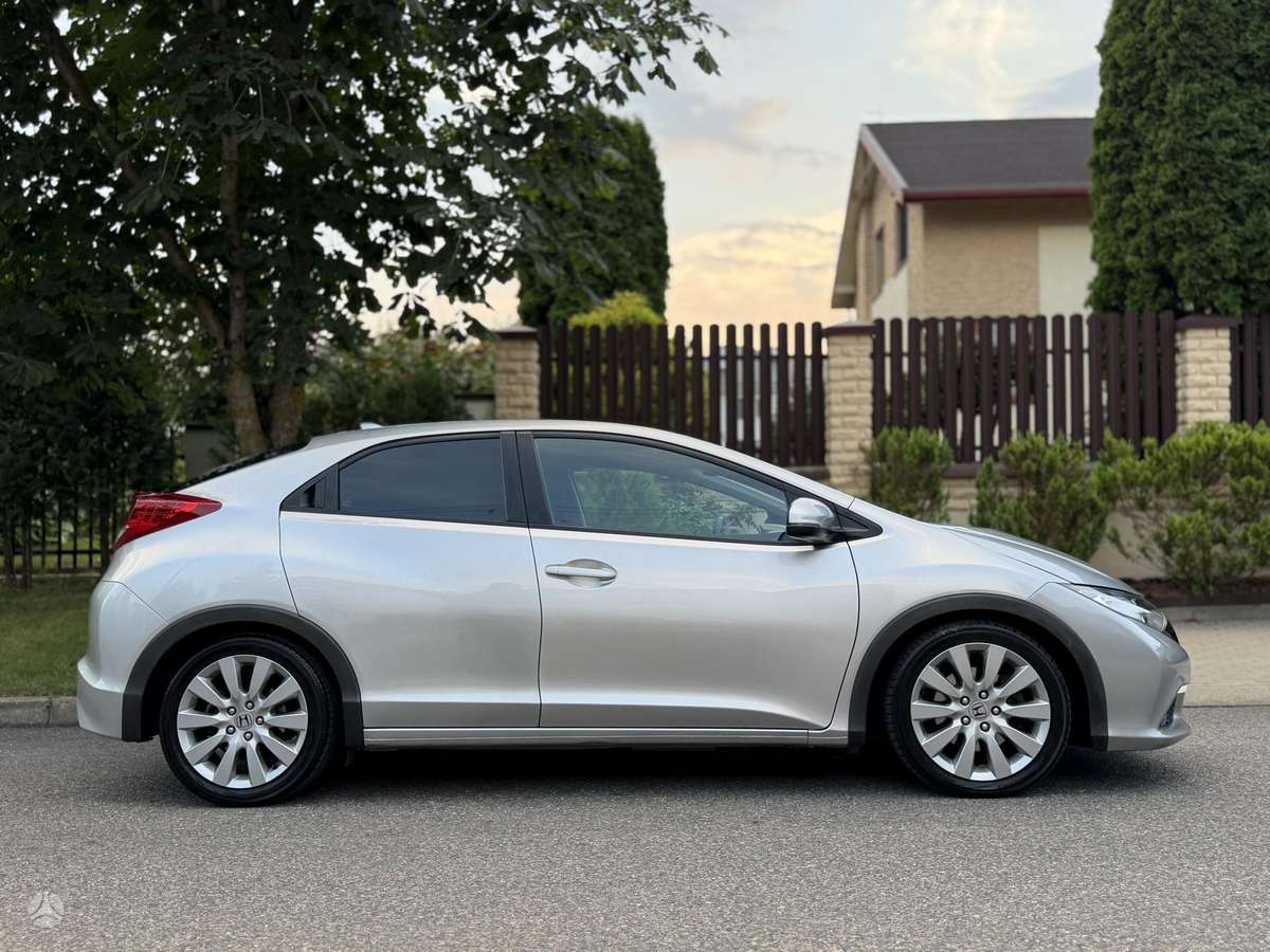 Honda Civic, 1.8 l., hatchback