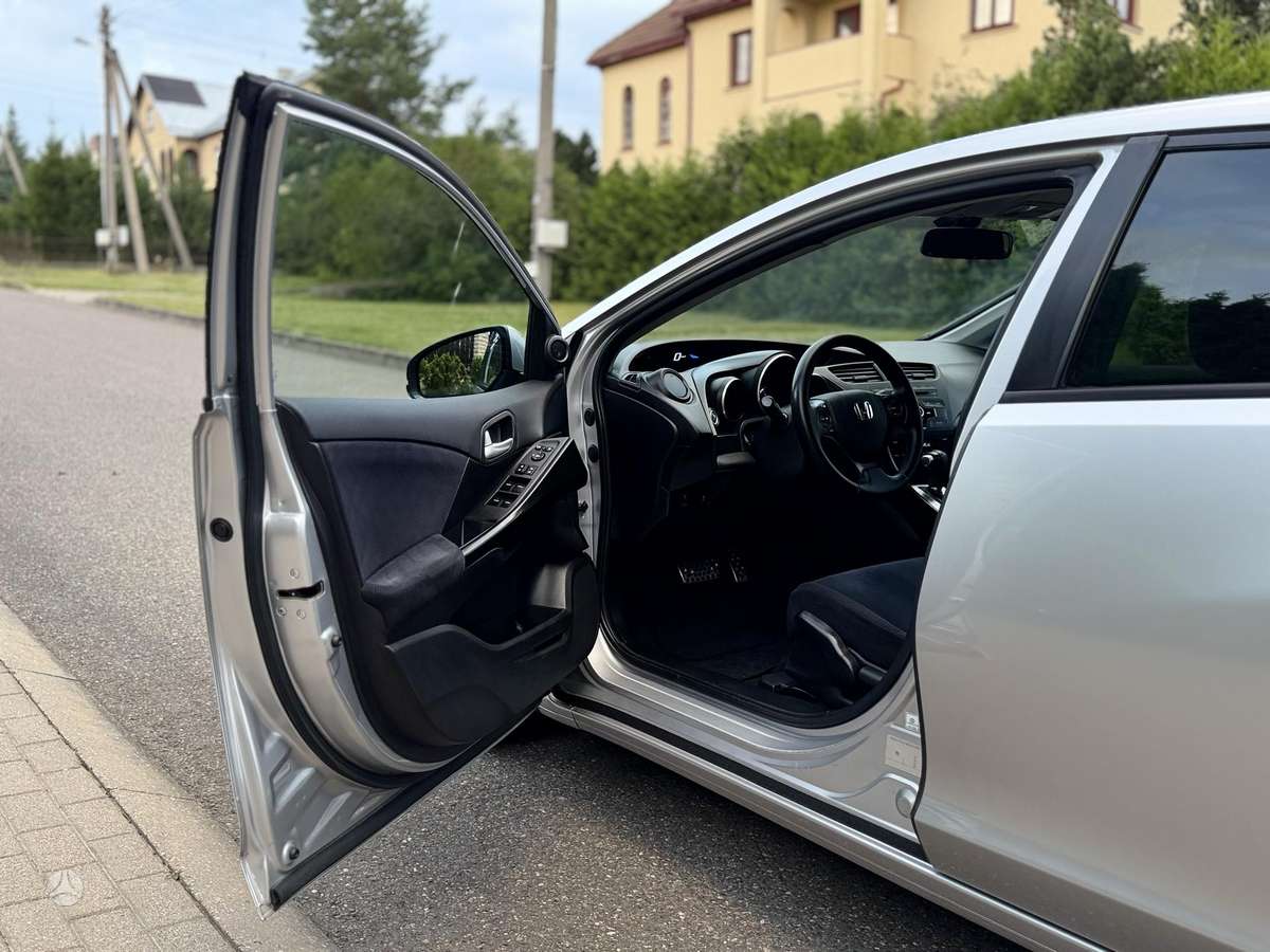 Honda Civic, 1.8 l., hatchback