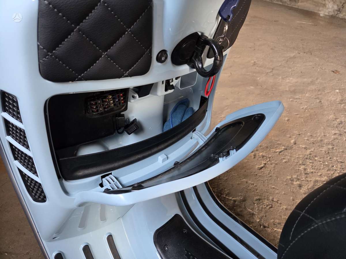 Piaggio Vespa 300cc, scooters / mopeds