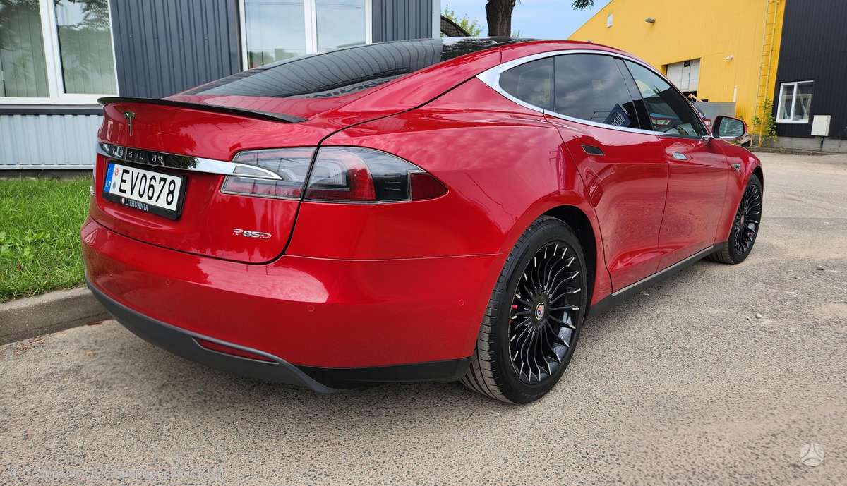 Tesla Model S - 2
