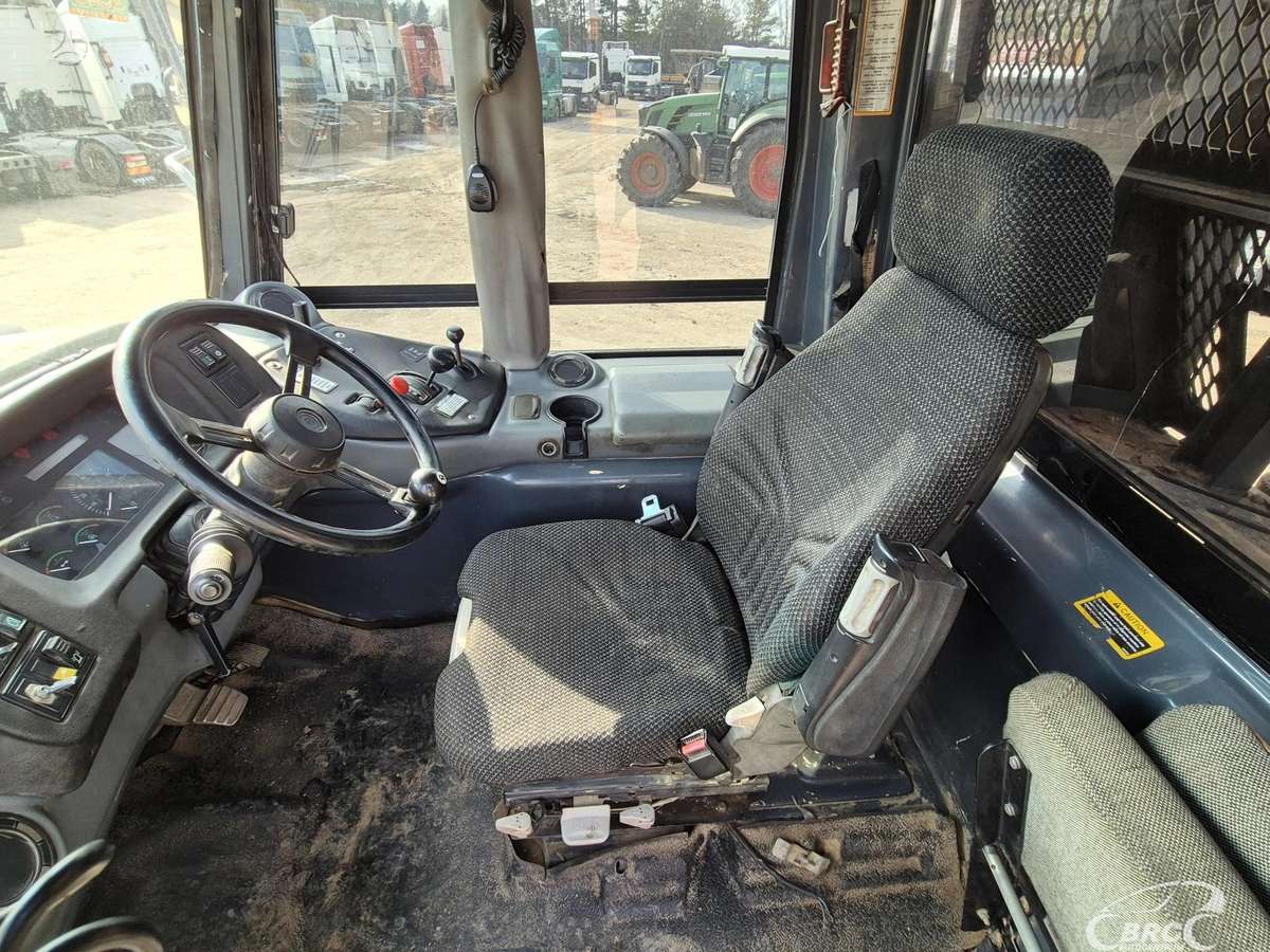 Bell B25D 6X6, самосвалы