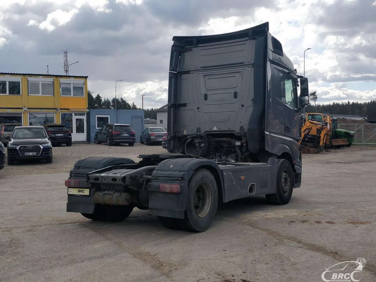 Mercedes-Benz 1842 Engine defect, double sleeper