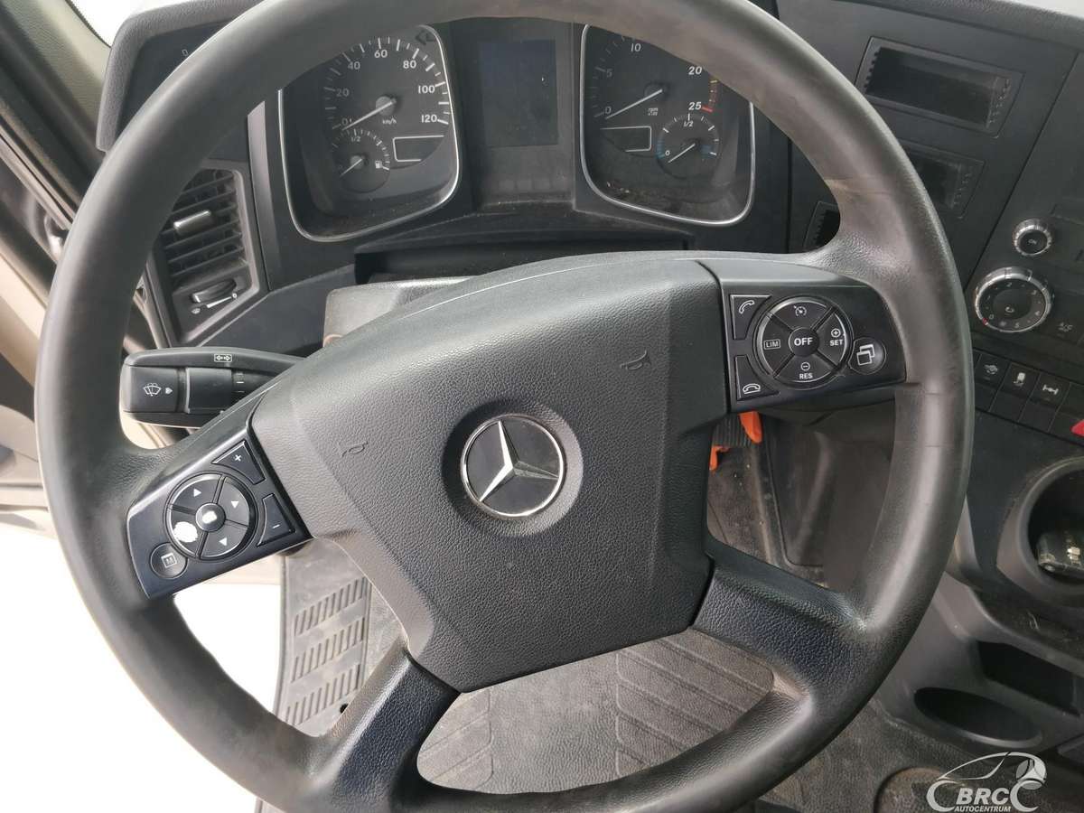 Mercedes-Benz 1842 Engine defect, double sleeper