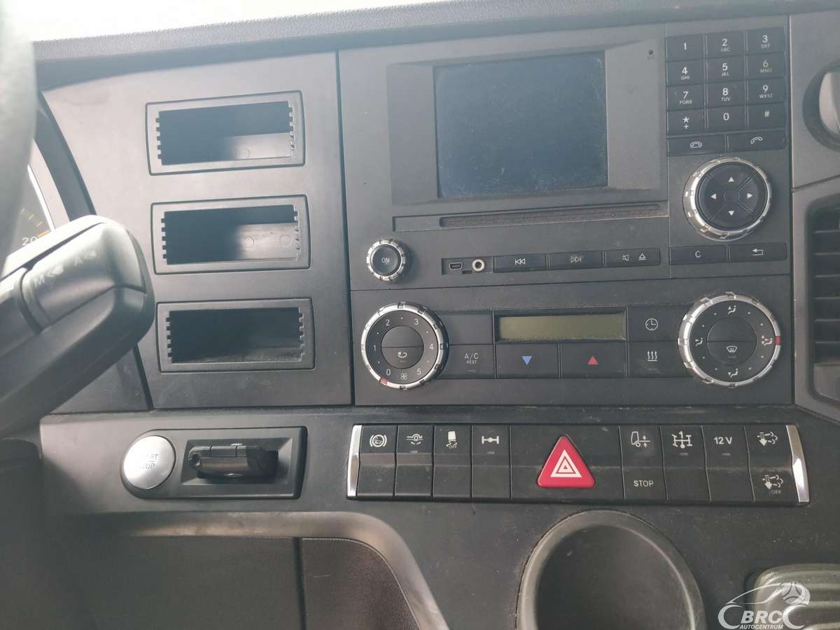 Mercedes-Benz 1842 Engine defect, double sleeper
