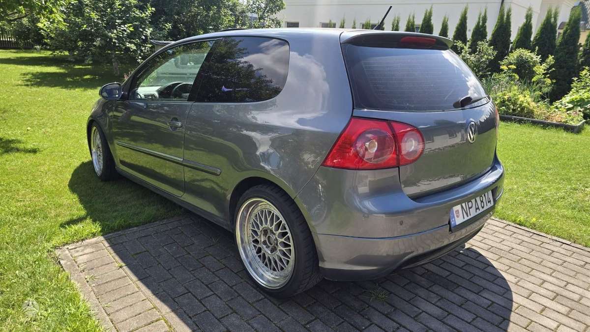 Volkswagen Golf - 6