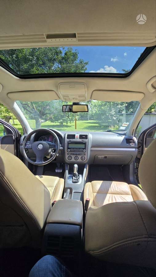 Volkswagen Golf - 10