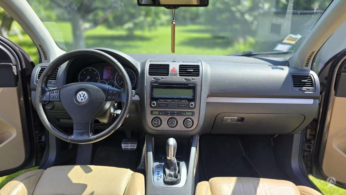Volkswagen Golf - 11