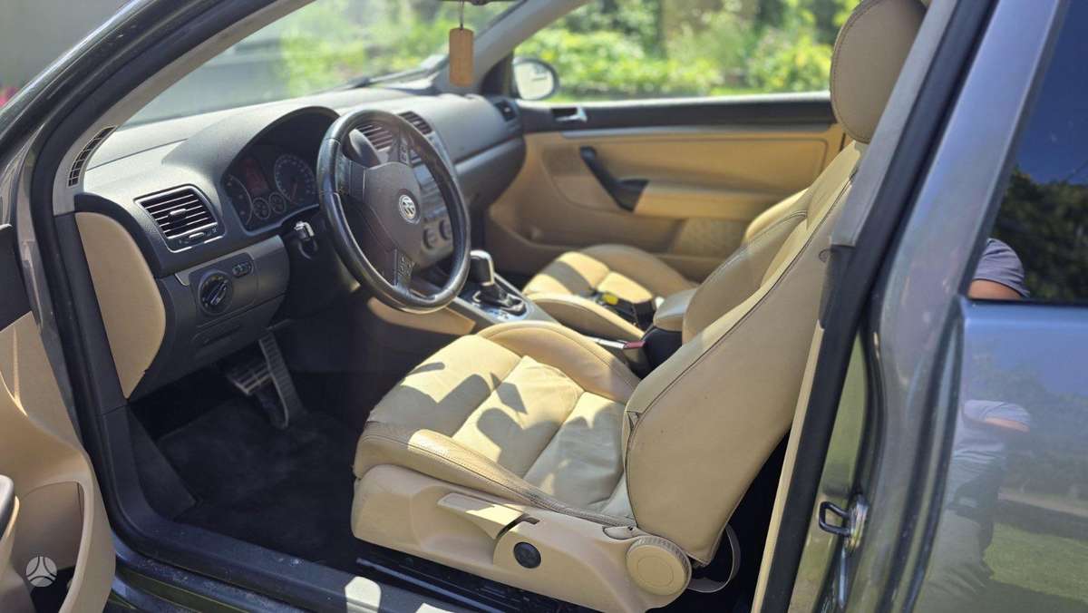 Volkswagen Golf - 12