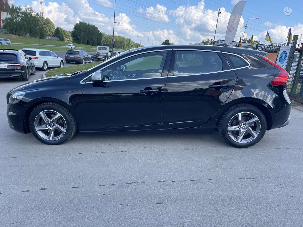 Volvo V40, 2.0 l., hatchback