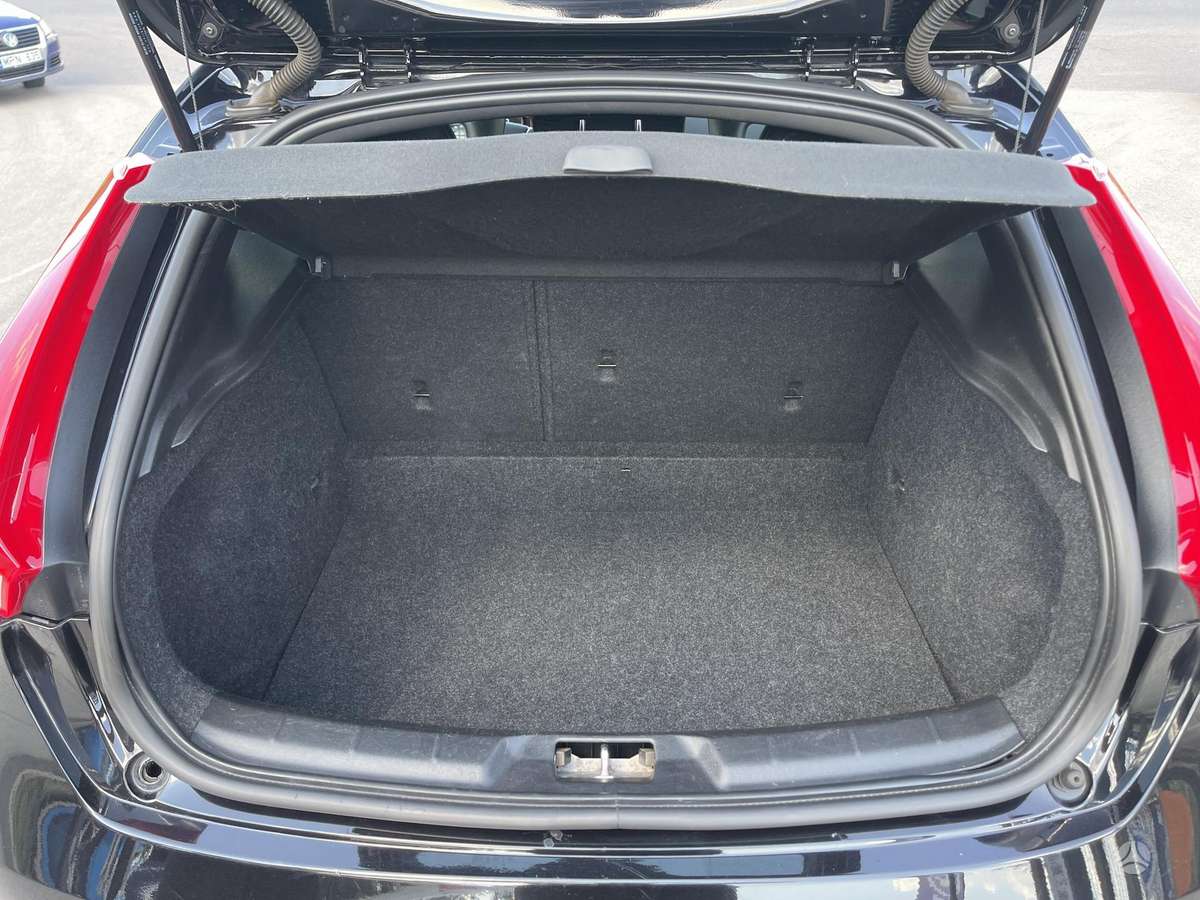 Volvo V40, 2.0 l., Хэтчбек