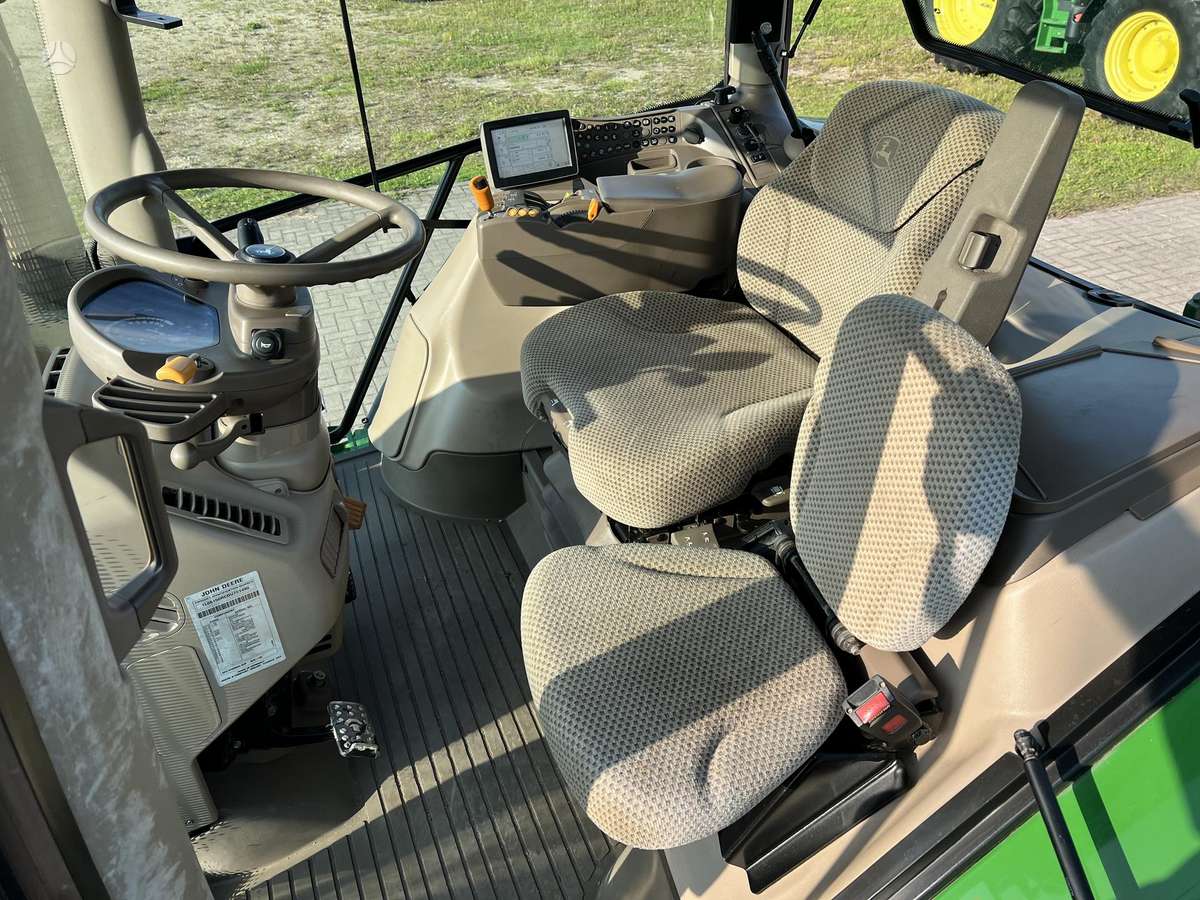 John Deere 6150R, traktoriai