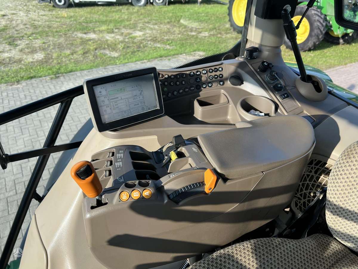 John Deere 6150R, traktoriai