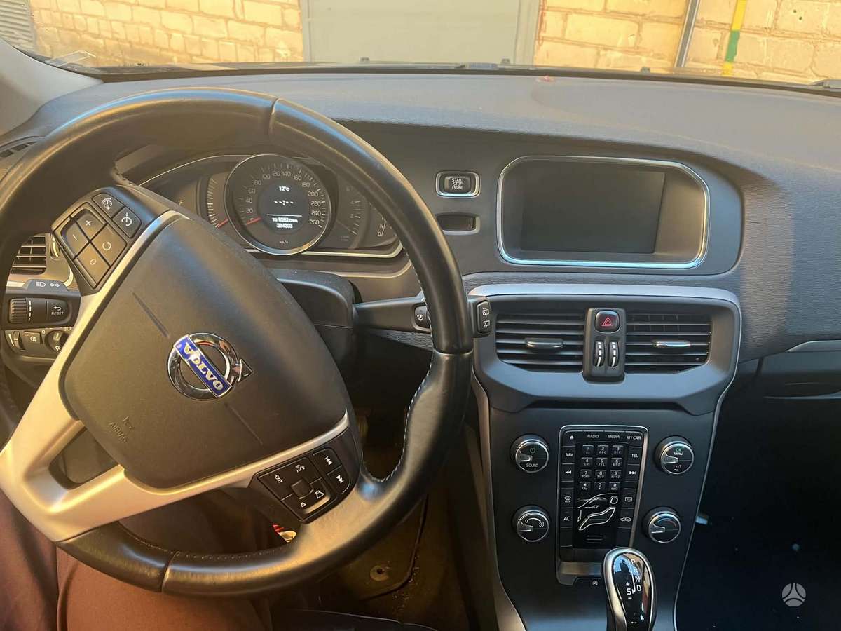 Volvo V40, 1.6 l., Хэтчбек