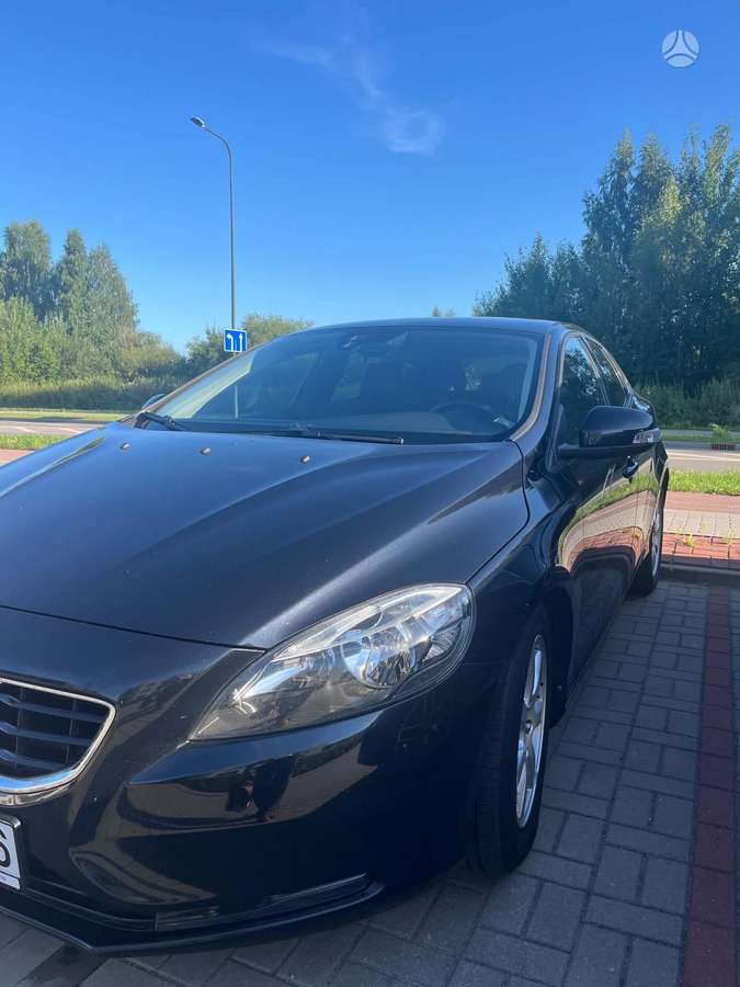 Volvo V40, 1.6 l., hatchback