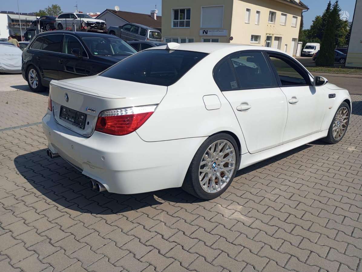 BMW M5, 5.0 l., Седан