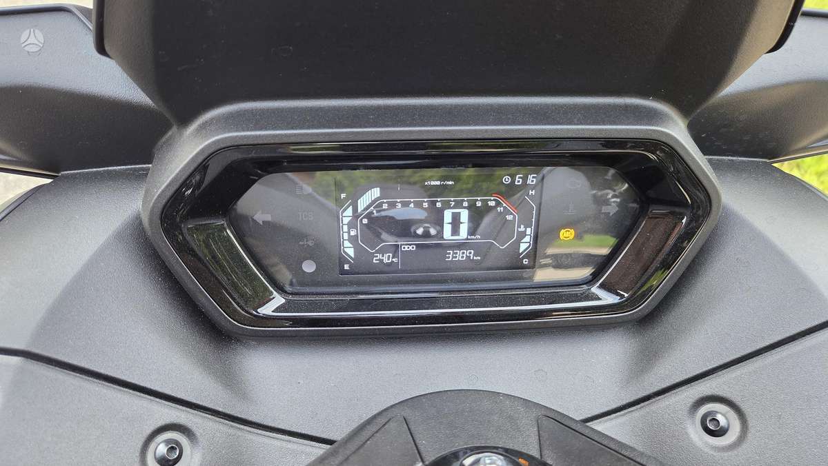 Yamaha XMAX 125, мотороллеры / мопеды