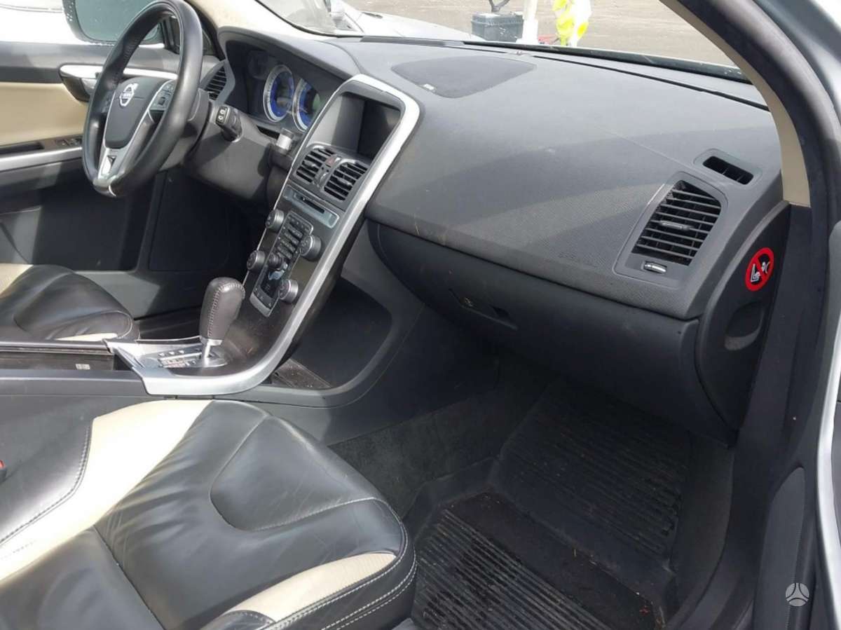Volvo XC60 dalimis