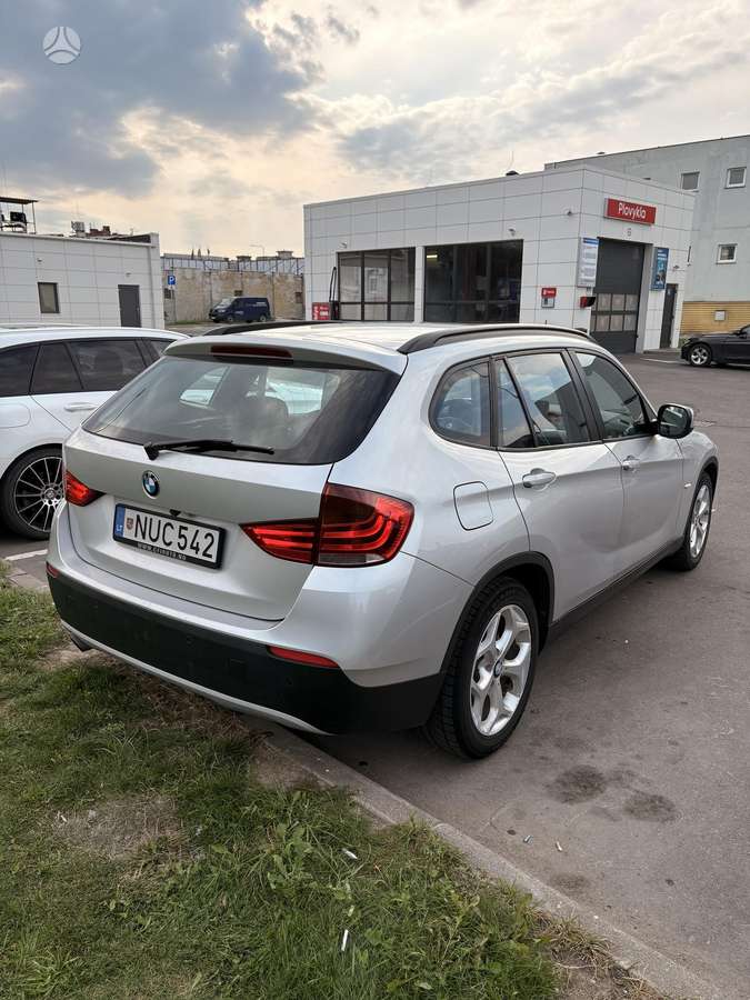 BMW X1, 2.0 l., off-road / crossover