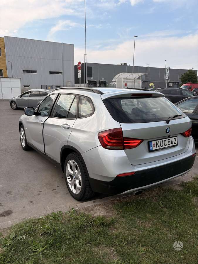 BMW X1, 2.0 l., off-road / crossover