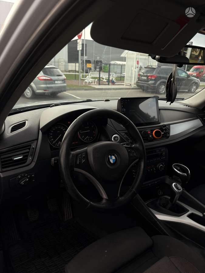 BMW X1, 2.0 l., off-road / crossover