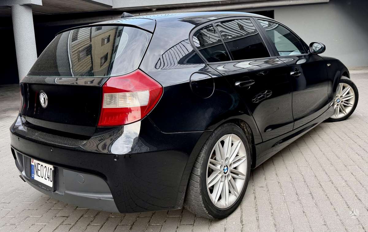 BMW 120, hatchback