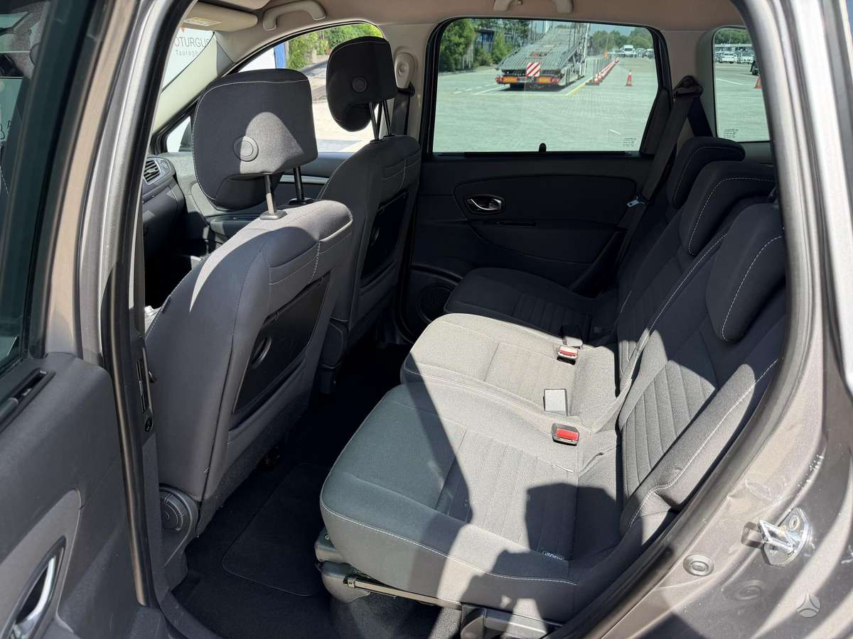 Renault Grand Scenic - 10