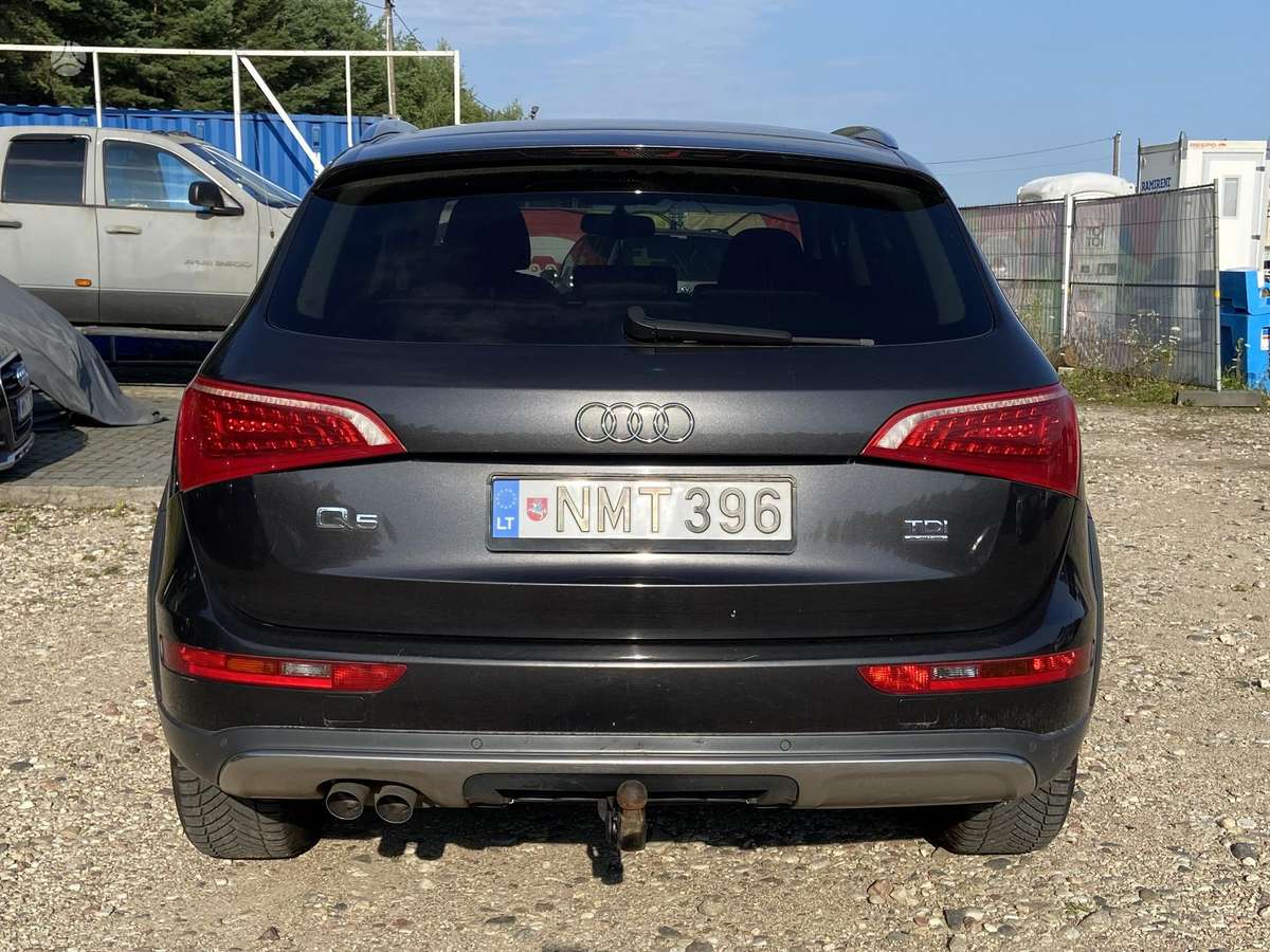 Audi Q5, 2.0 l., off-road / crossover