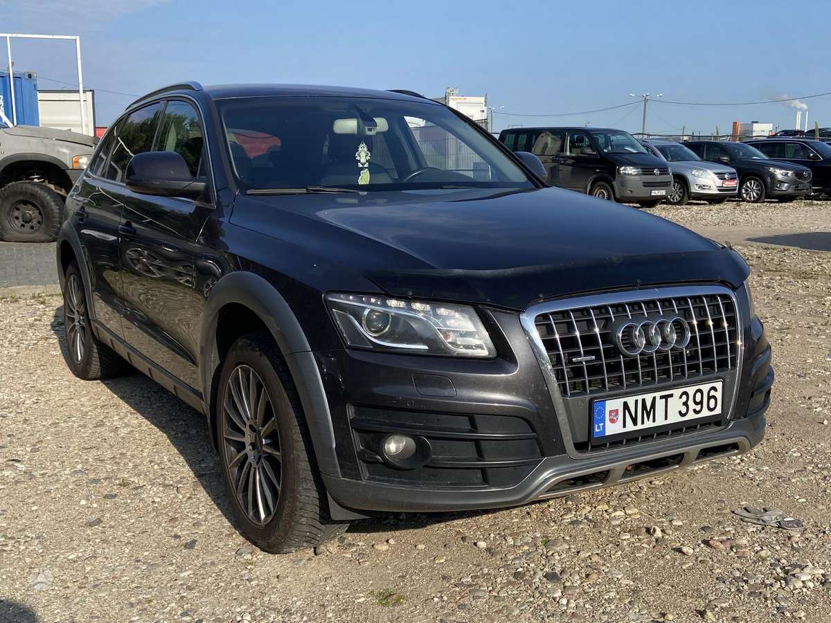 Audi Q5, 2.0 l., off-road / crossover