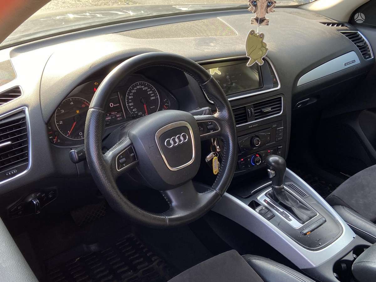 Audi Q5, 2.0 l., off-road / crossover
