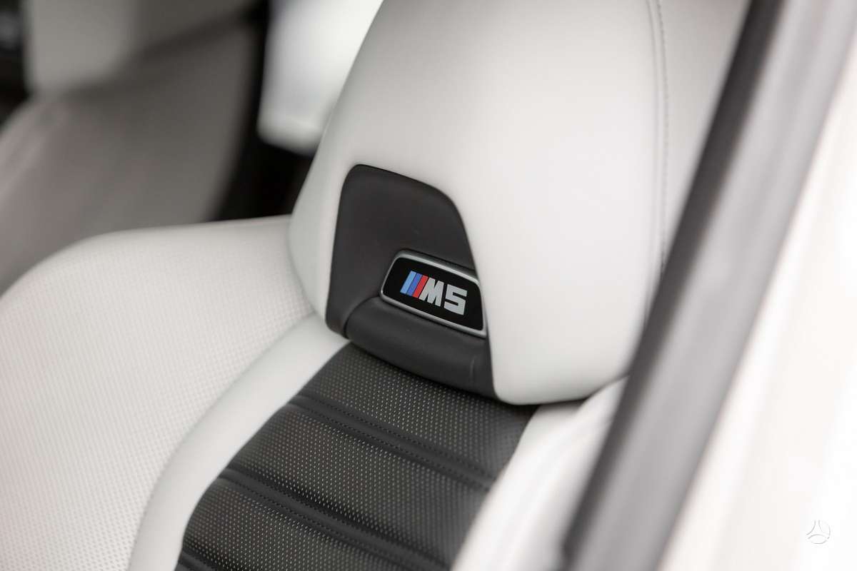 BMW M5, 4.4 l., Седан